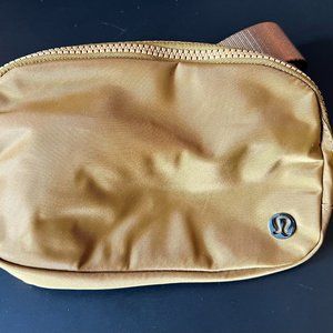 NWT Lululemon Everywhere Belt Bag - Burnt Caramel